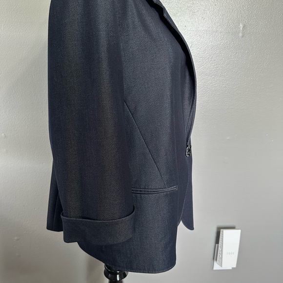 Tahari women’s 18 two-piece blazer and skirt set jacket, rolled cuffed sleeve - Picture 4 of 16